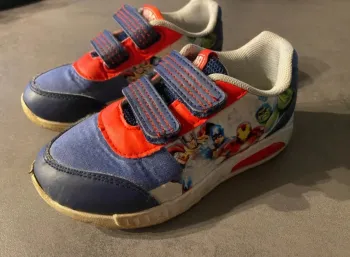 Baskets Avengers taille 28 Kiabi