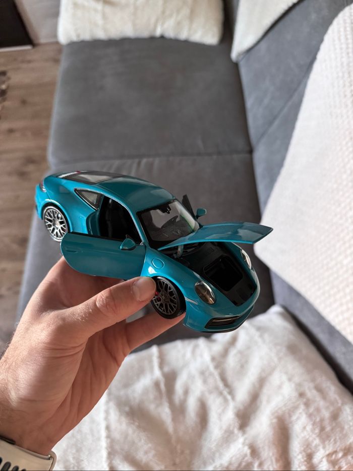 Porsche Carrera 4S bleu 1:24 Neuf + Emballage - photo numéro 3