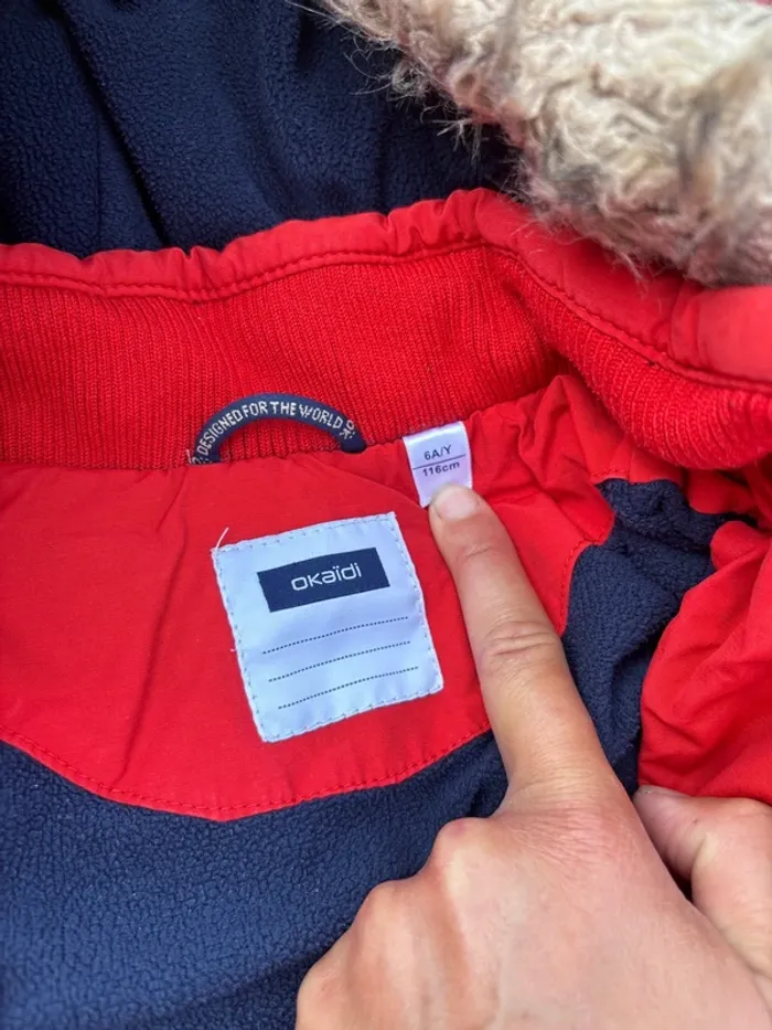 Manteau  Okaidi  6 ans  Un petit accro de chaque côté des manches. - photo numéro 2