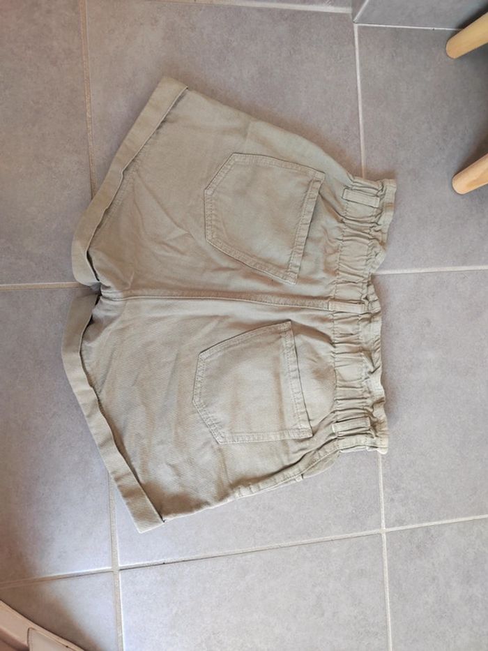 Short fille kaki - photo numéro 2