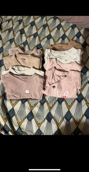 Lot  fille taille 1 mois