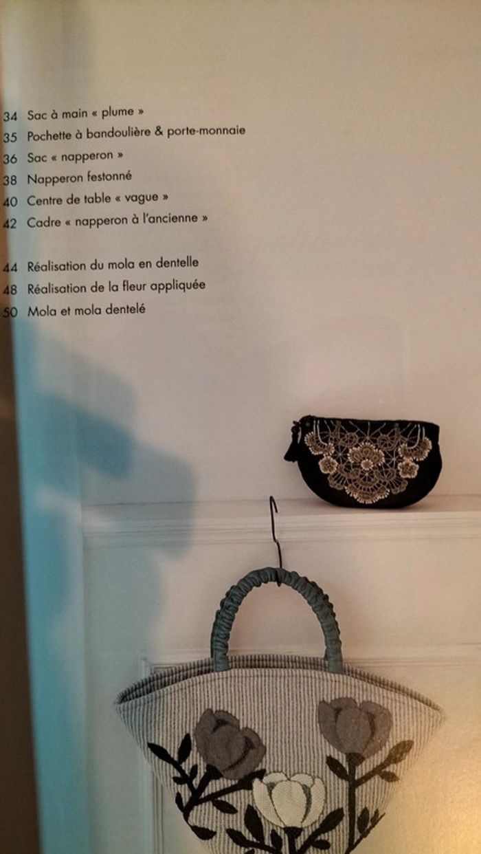 Fleurs appliquées &Mila en dentelles - photo numéro 4