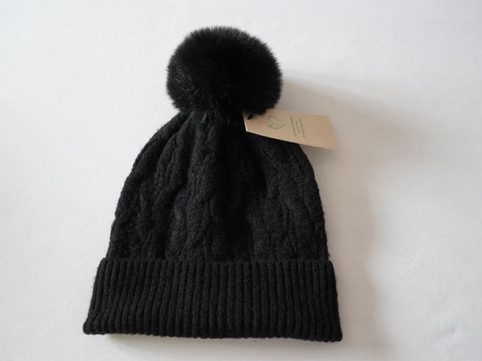 Joli bonnet noir fantaisie tout doux avec pompon neuf pour Femme - photo numéro 3