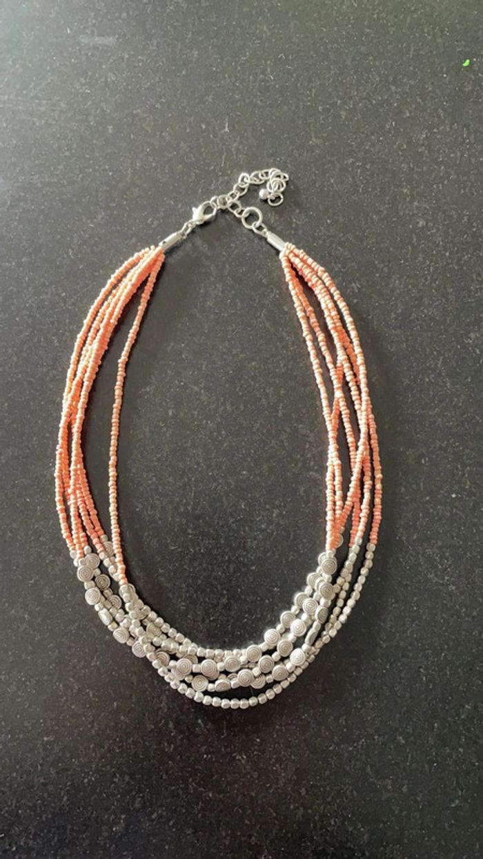 Collier perles métal