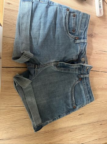 Short Levis
