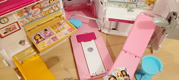 Ambulance Barbie + Barbie infirmière - photo numéro 7
