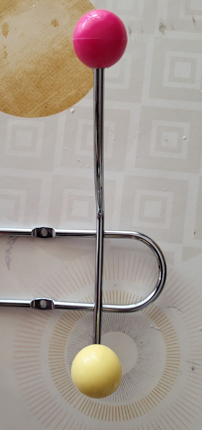 Portemanteau à Suspendre avec 8 Crochets Chromés&Boules Plastiques Multicolores-Style Sputnik 60s - photo numéro 9