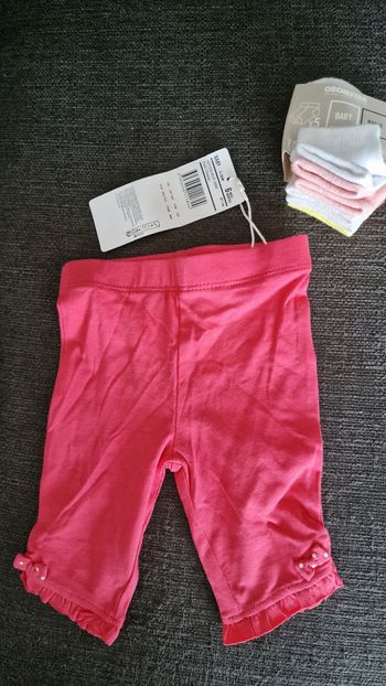 Petit pantalon fille +lot chaussettes  neufs