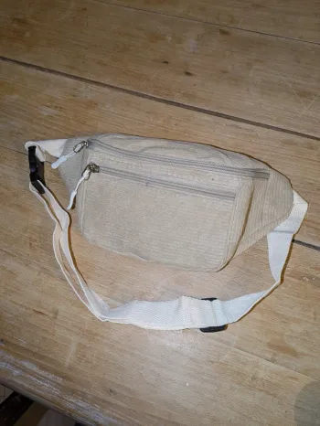 Banane en velours beige – Stylée & pratique