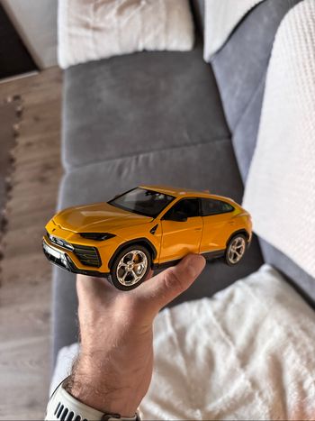 Lamborghini Urus jaune 1:24 Neuf + emballage