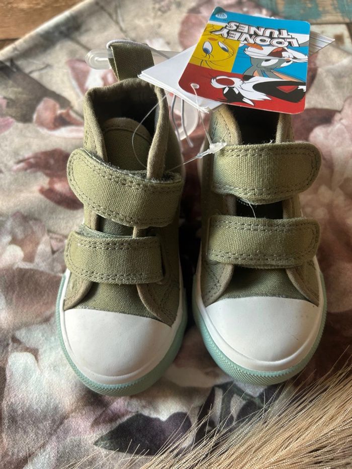 Chaussures looney tunes taille 20 - photo numéro 2