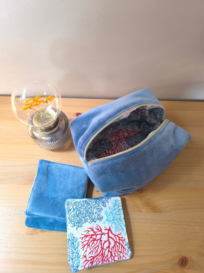 Coffret trousse de toilette et lingettes - photo numéro 5