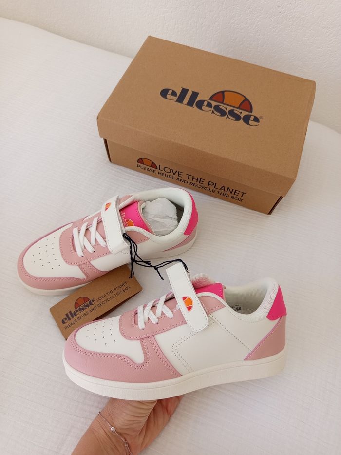 Jolie paire de baskets à scratch Ellesse pointure 34 neuves - photo numéro 1