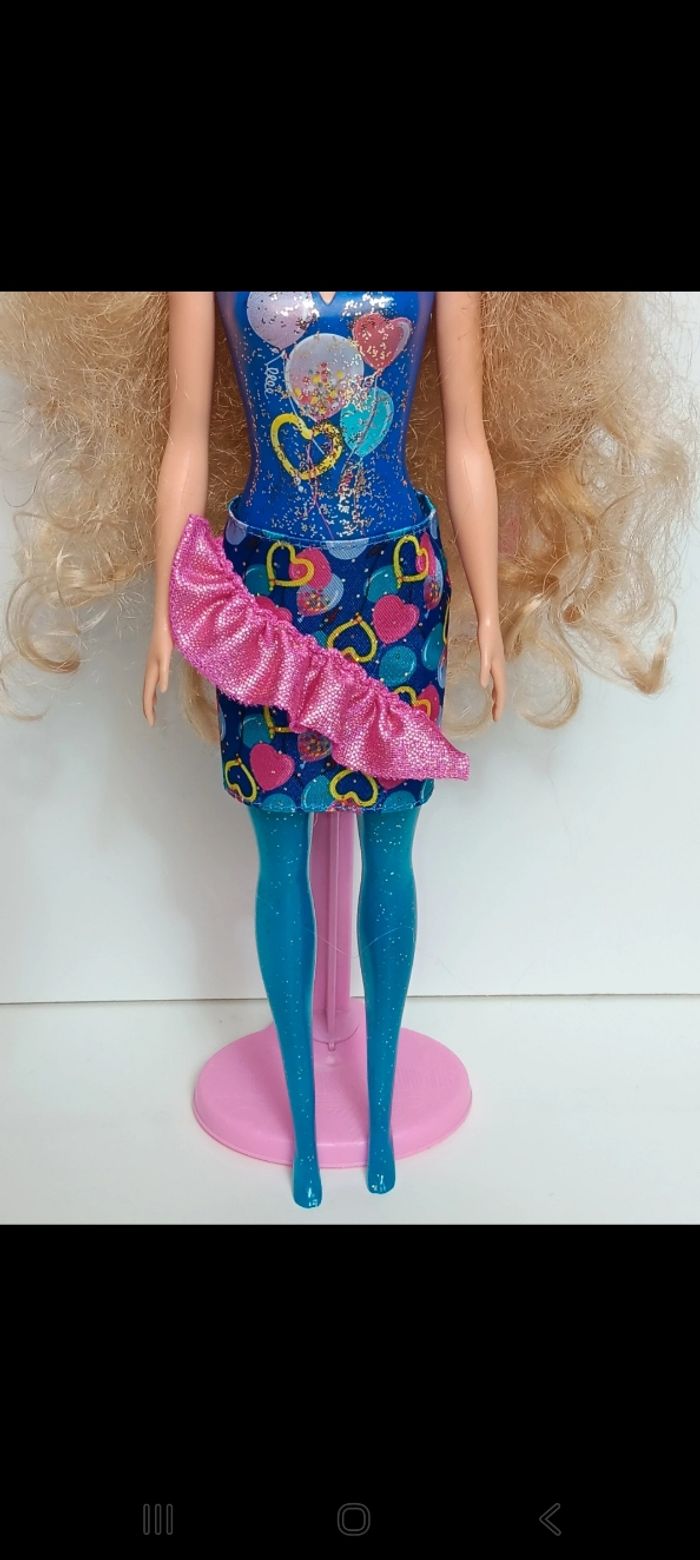 Poupée mattel barbie Color Reveal série 7 fête bleu et ballon gtl82
Poupée et ensemble compris - photo numéro 3