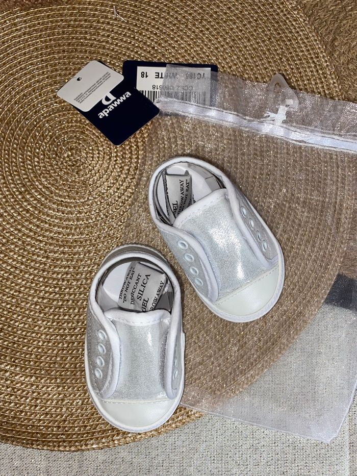 Chaussures neuves 12 mois bébé