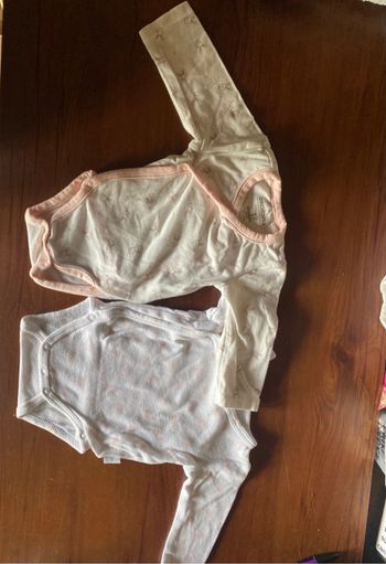 👶 Lot de 2 bodies croisés bébé fille – 1 mois 🌸💖