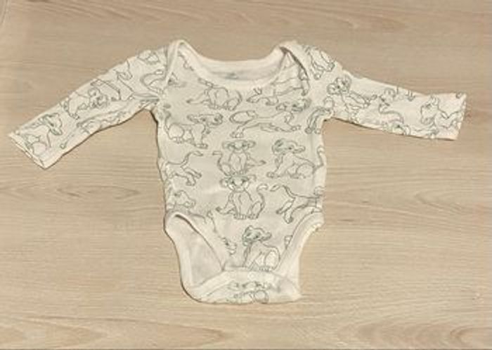 Bodies 1 mois x3 - photo numéro 3