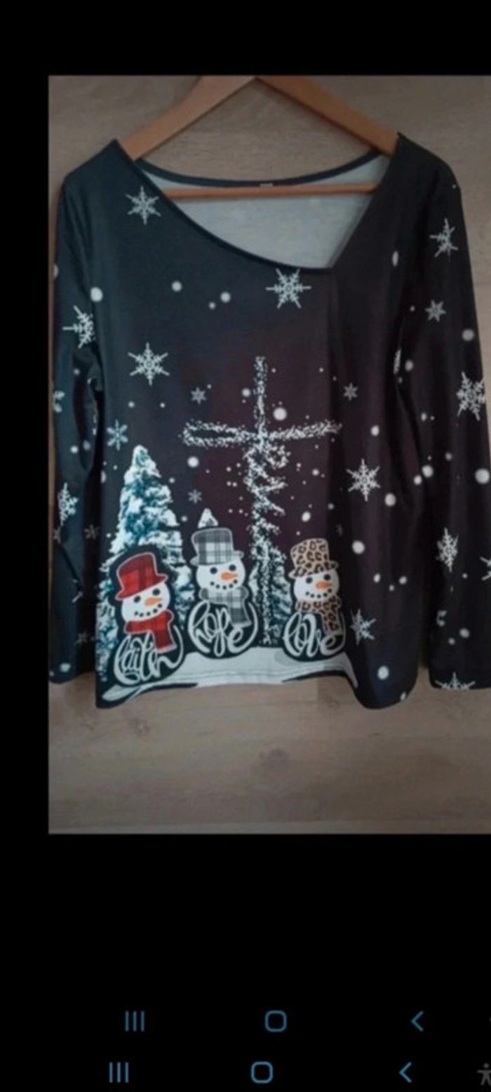 Très beau pull léger de Noël 🎄 neuf Taille 40 maria gabriele
