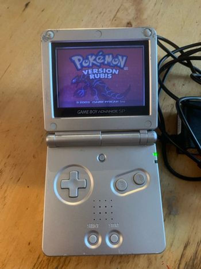 Game Boy SP + jeux Game Boy colors - photo numéro 5