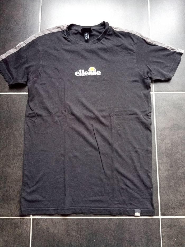 Maillot garçon très bon état taille XS