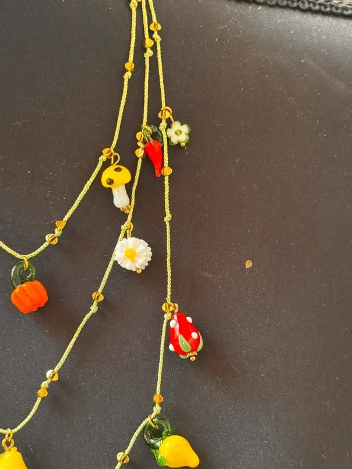 Collier 3 rangs  fruits fleurs légumes piment perles verres trèfle cordon acier inoxydable or - photo numéro 4