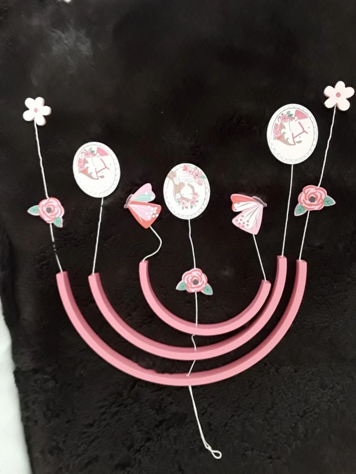 Joli mobile tout en bois