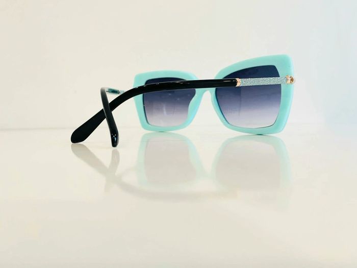 Lunette de soleil femme noire et turquoise bras en strass UV protection catégorie 3 - photo numéro 2