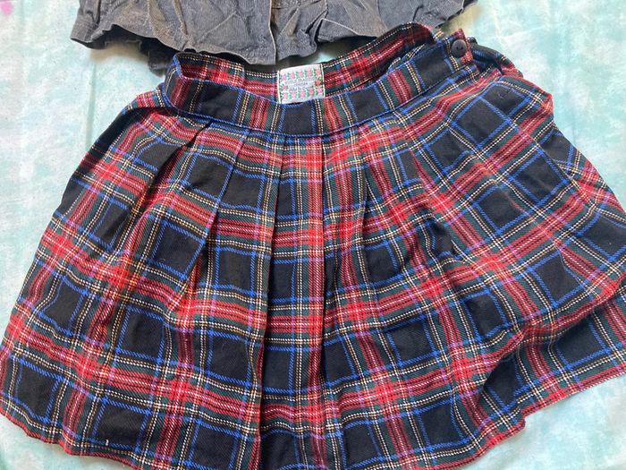 Lot de 2 jupes + 1 tee shirt 6 ans - photo numéro 4