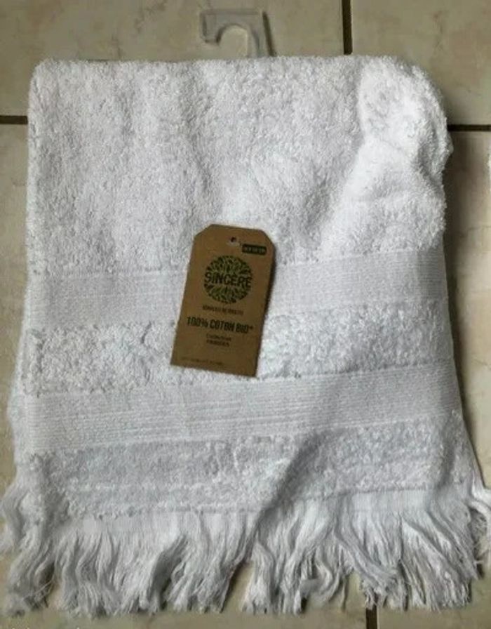 Lot de 2 Serviettes de toilette 50x100 cm Sincere en coton bio blanc neuf avec leurs étiquette - photo numéro 2