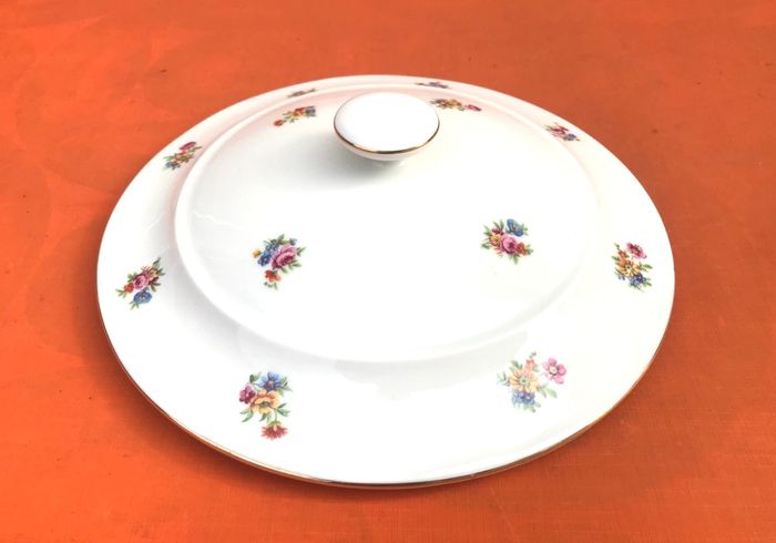 Ancienne soupière  P.N France  Porcelaine blanche liseré or à décor brassées de fleurs - photo numéro 4