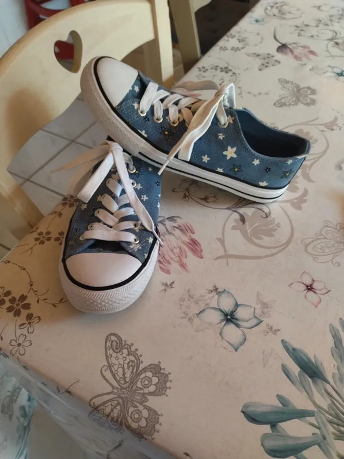 Chaussures basses à lacets