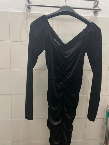 Robe fourreau aspect velours Zara taille xs neuve 