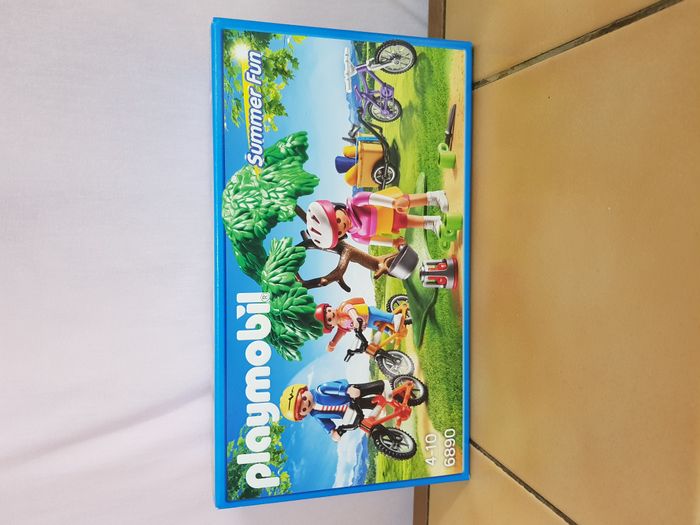 playmobil 6890 cyclistes avec vélos et remorque neuf