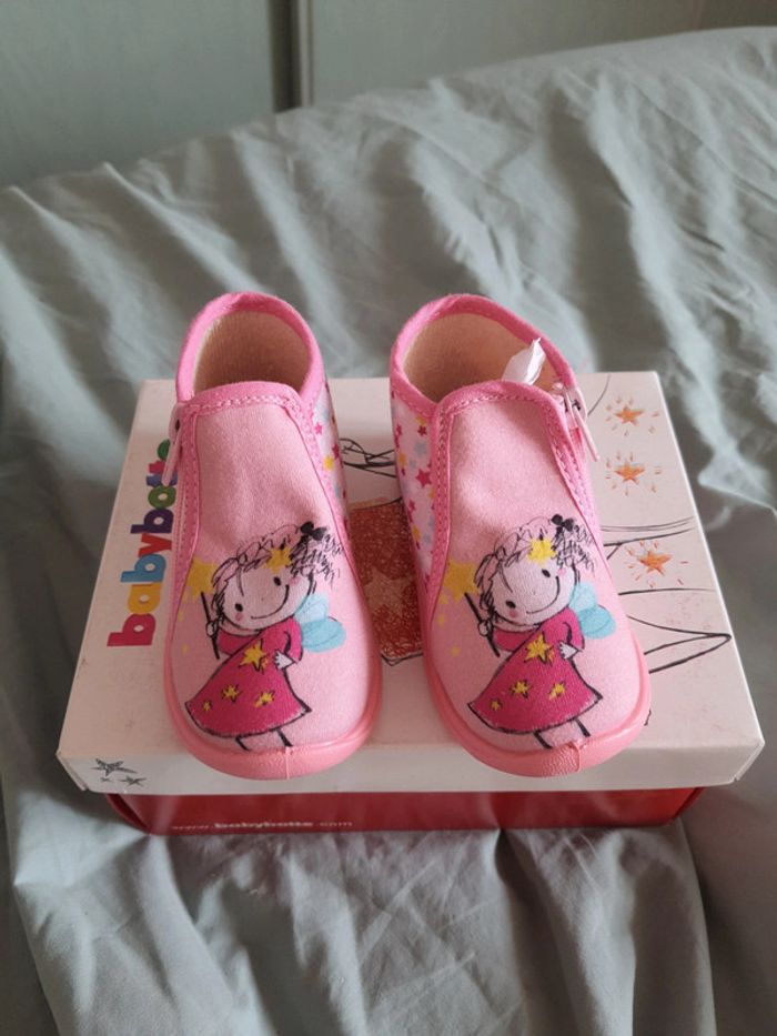 Chaussons pantoufles Babybotte pointure 19 neuf avec étiquettes - photo numéro 3