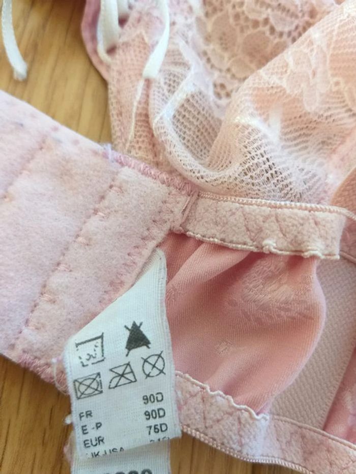 Soutien-gorge en 90D - photo numéro 5
