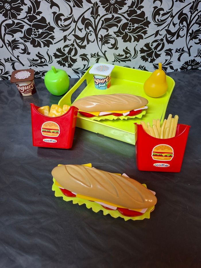 Dinette pour enfant plateau sandwichs