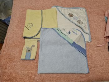 Lot de 3 capes de bain + 1 gant de toilette