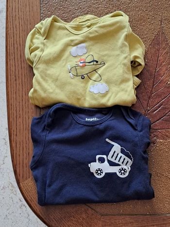 Lot de 2 bodies ML 86/92. 12/24mois