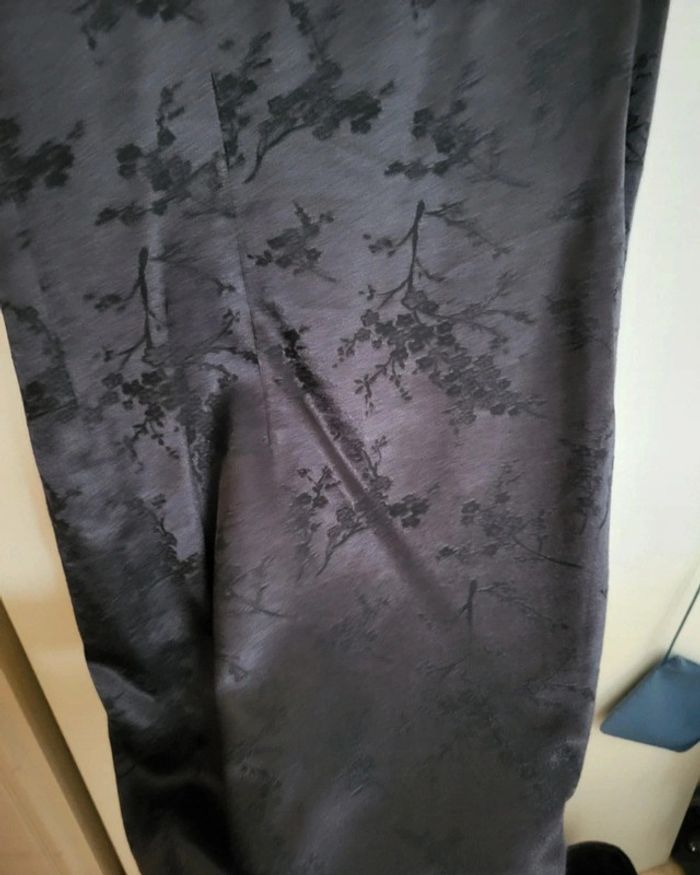 Robe noire asiatique - photo numéro 3