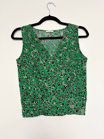 Top Cache Cache vert fleuri sans manches – taille XS