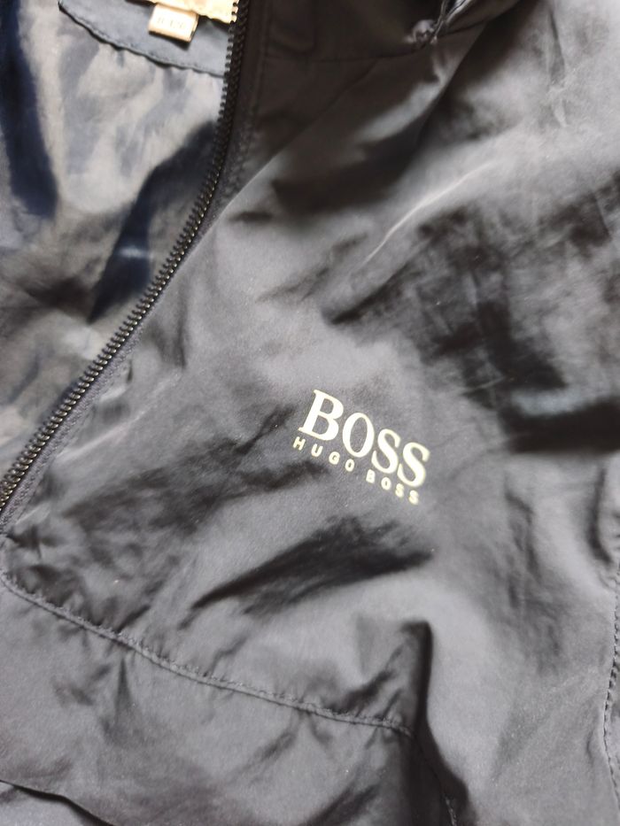 Coupe vent bleu marine Hugo Boss taille 8 ans - photo numéro 2