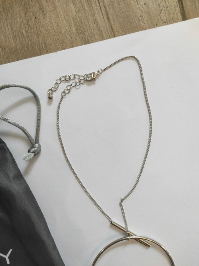 Collier argenté avec 3 anneaux neuf - photo numéro 3