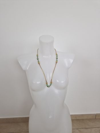 Collier vintage doré avec perles vert d'eau