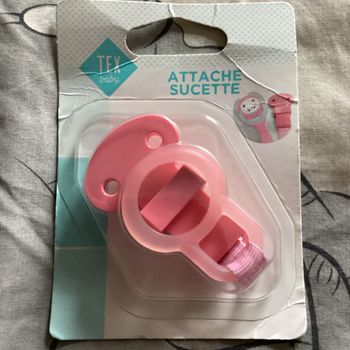 Attache tétine