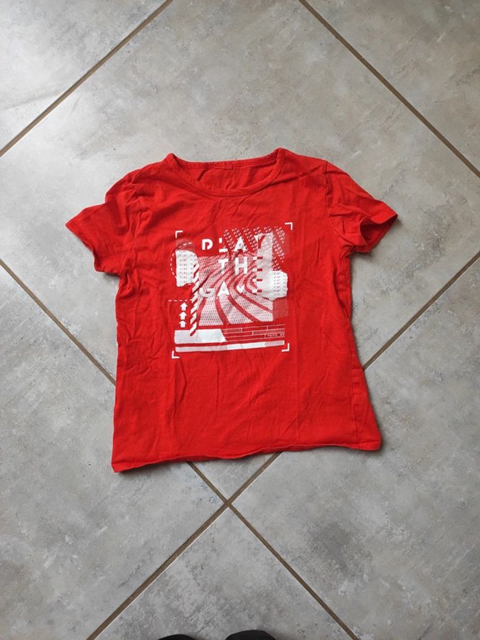 T-shirt garçon taille 7 ans.