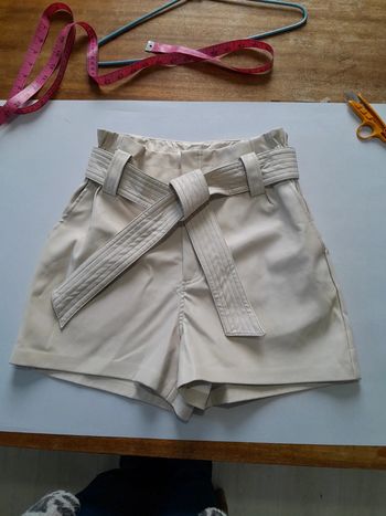 Short taille haute simili la city
