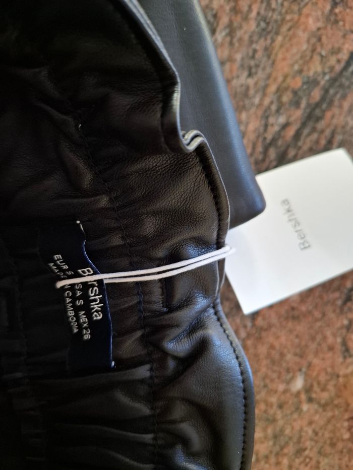 Jupe noire  simili cuir neuve de bershka - photo numéro 6