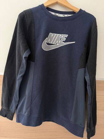 Sweet bleu marine Nike taille 147/158 cm tres bon état manches longues