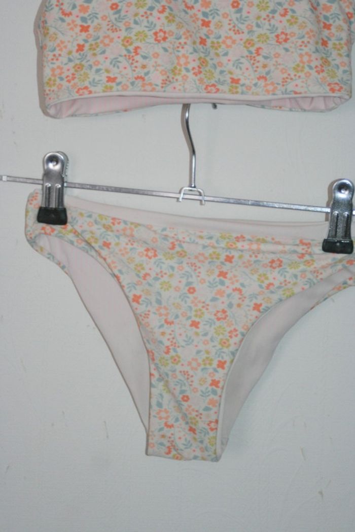 Maillot de bain fleuri doit correspondre à un 4/5 ans - photo numéro 2