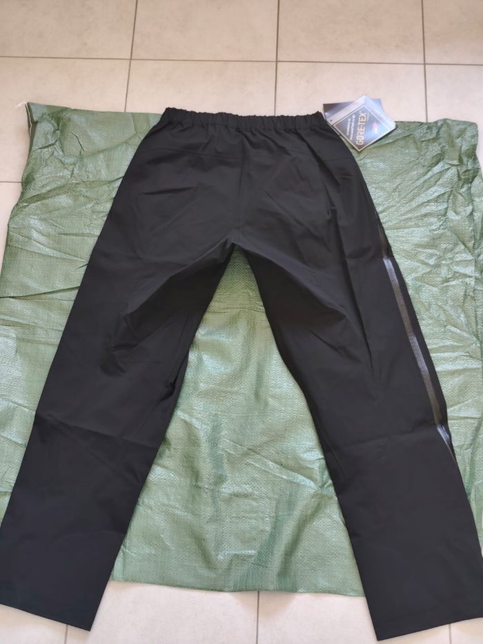 Pantalon imperméable arc' teryx Gore-Tex taille S neuf - photo numéro 2